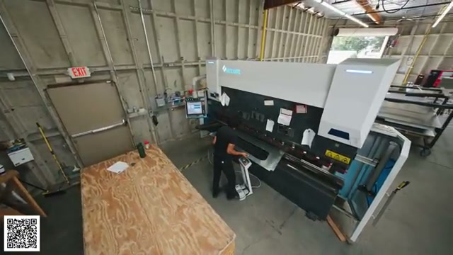 An operator working at the press brake in the Topo Toppers factory